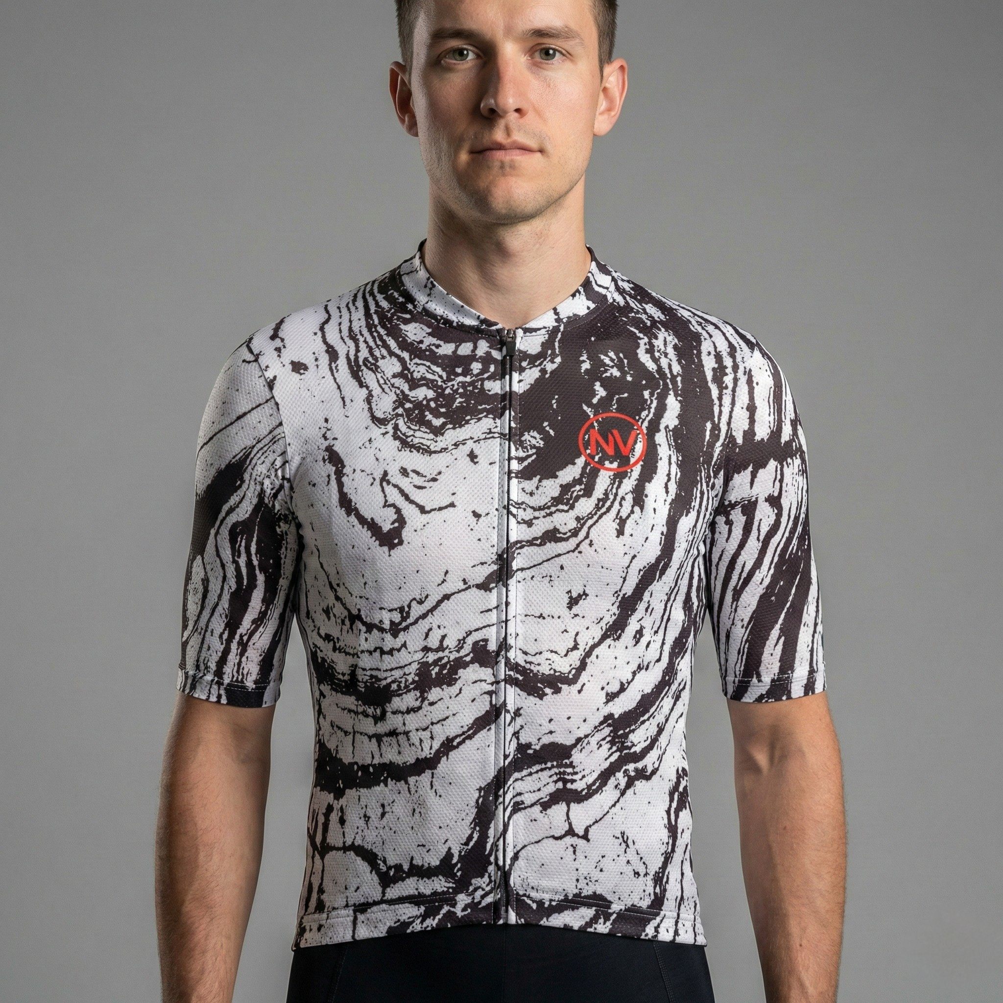 Maglia da ciclismo a maniche corte Strata – Vestibilità aerodinamica, nera, design elegante, estiva | Nomad Vélo