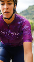 Maglia da ciclismo Purple Pacific – Manica corta, vestibilità aerodinamica per lunghe salite | Nomad Vélo