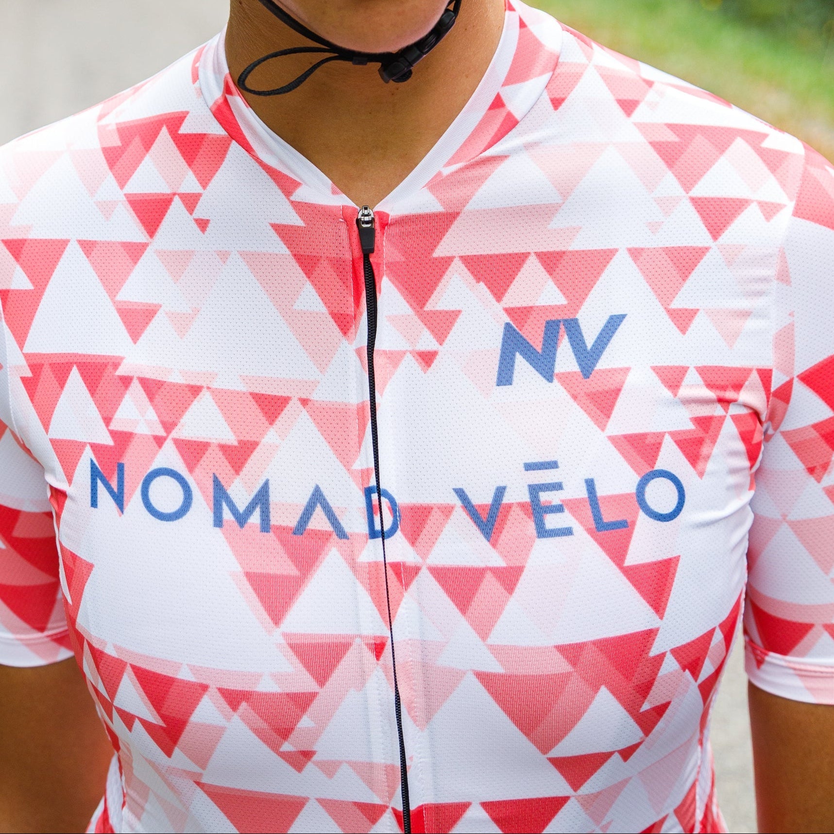 Maglia da ciclismo rossa geometrica – Vestibilità aderente, aerodinamica e veloce | Nomad Vélo