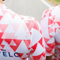 Maglia da ciclismo rossa geometrica – Vestibilità aderente, aerodinamica e veloce | Nomad Vélo