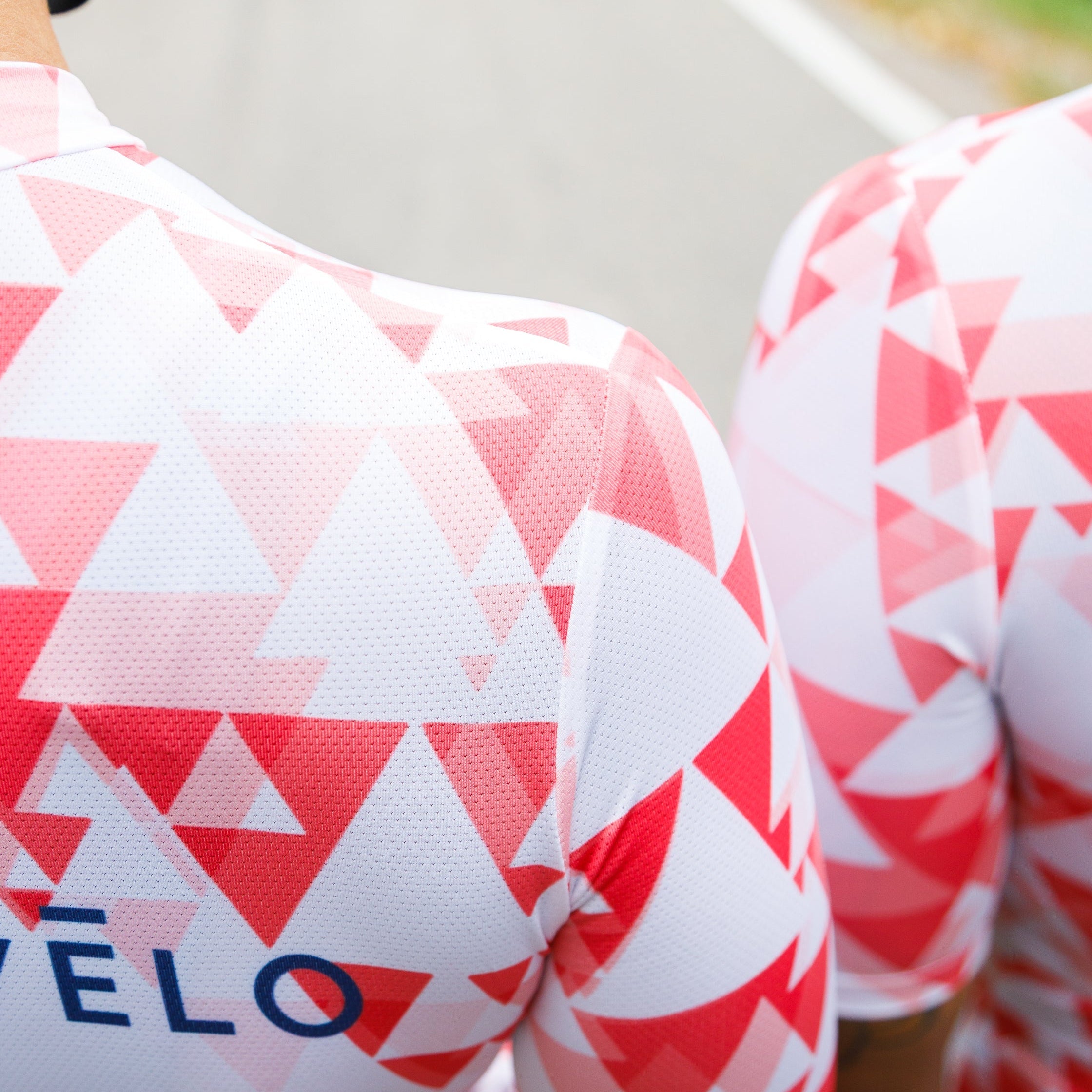 Maglia da ciclismo rossa geometrica – Vestibilità aderente, aerodinamica e veloce | Nomad Vélo