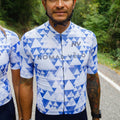 Maglia da ciclismo blu aerodinamica – Maniche corte, vestibilità da gara, motivo geometrico, ideale per pedalate veloci | Nomad Vélo