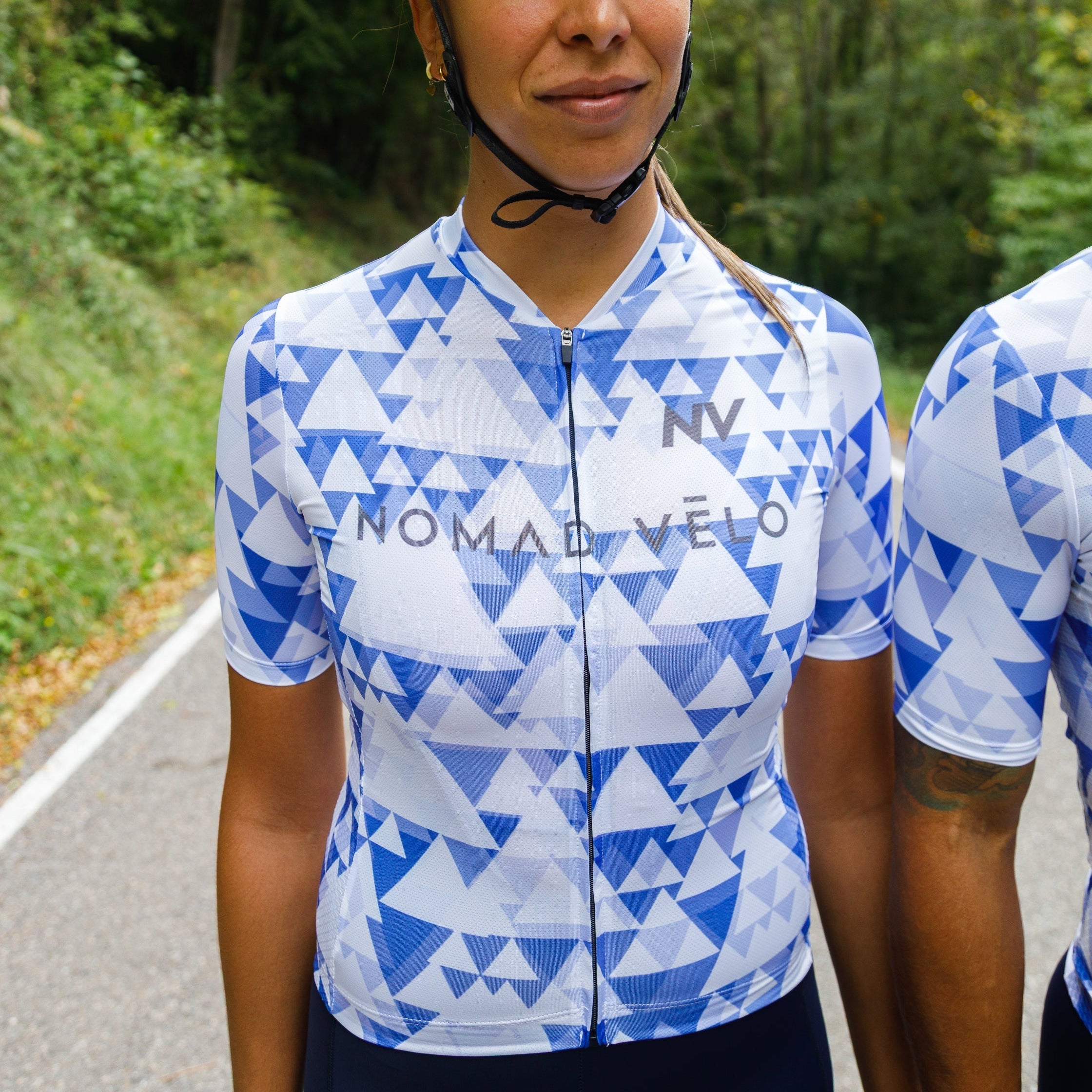 Maglia da ciclismo blu aerodinamica – Maniche corte, vestibilità da gara, motivo geometrico, ideale per pedalate veloci | Nomad Vélo