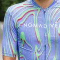 Maglia da ciclismo Pro viola a maniche corte, vestibilità slim, fantasia Neon Ember | Nomad Vélo