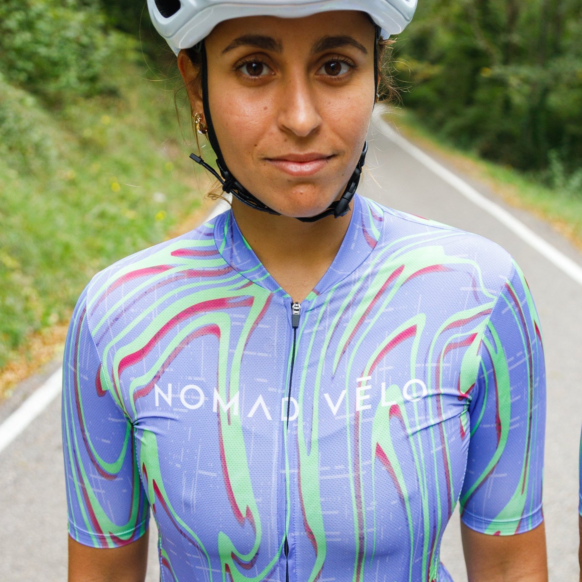 Maglia da ciclismo Pro viola a maniche corte, vestibilità slim, fantasia Neon Ember | Nomad Vélo