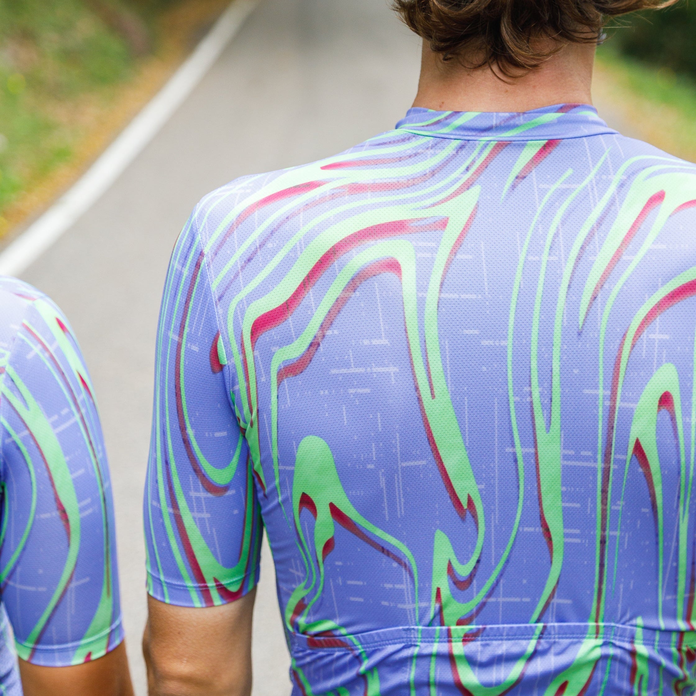 Maglia da ciclismo Pro viola a maniche corte, vestibilità slim, fantasia Neon Ember | Nomad Vélo