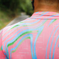 Maglia da ciclismo Pink Pro – Manica corta, vestibilità slim, fantasia Neon Ember | Nomad Vélo