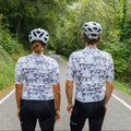 Maglia da ciclismo grigia aerodinamica – Maniche corte, vestibilità da gara, motivo geometrico, ideale per pedalate veloci | Nomad Vélo