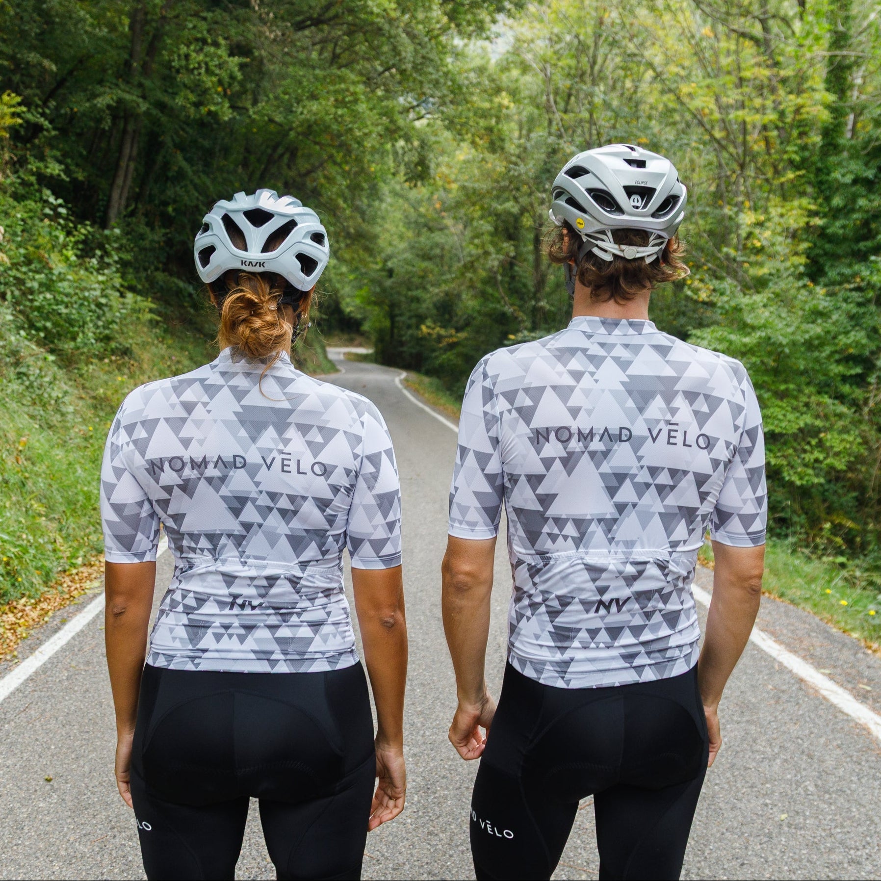 Maglia da ciclismo grigia aerodinamica – Maniche corte, vestibilità da gara, motivo geometrico, ideale per pedalate veloci | Nomad Vélo