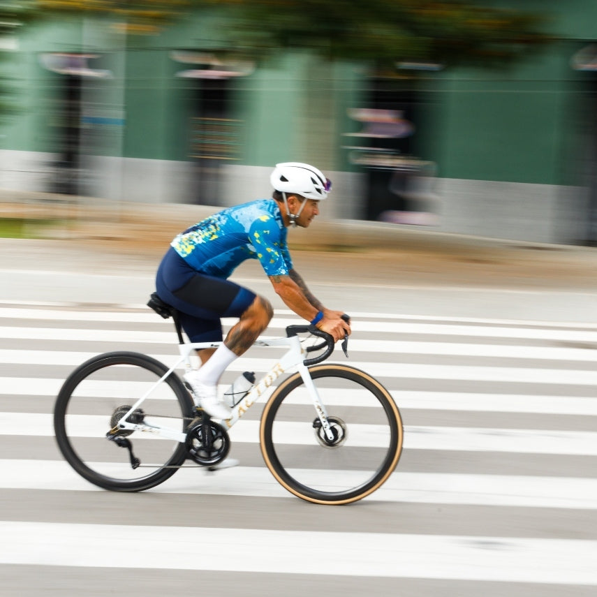 Maglia da ciclismo mediterranea – Manica corta, vestibilità aerodinamica, design costiero estivo | Nomad Vélo