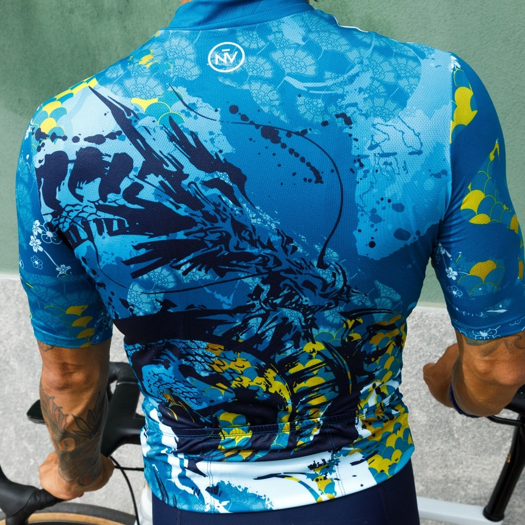 Maglia da ciclismo mediterranea – Manica corta, vestibilità aerodinamica, design costiero estivo | Nomad Vélo