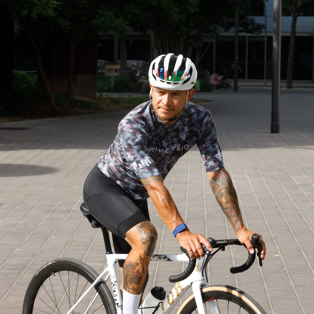 Pantaloncini da ciclismo neri con bretelle – Fondello imbottito per comfort e prestazioni ottimali tutto il giorno | Nomad Vélo