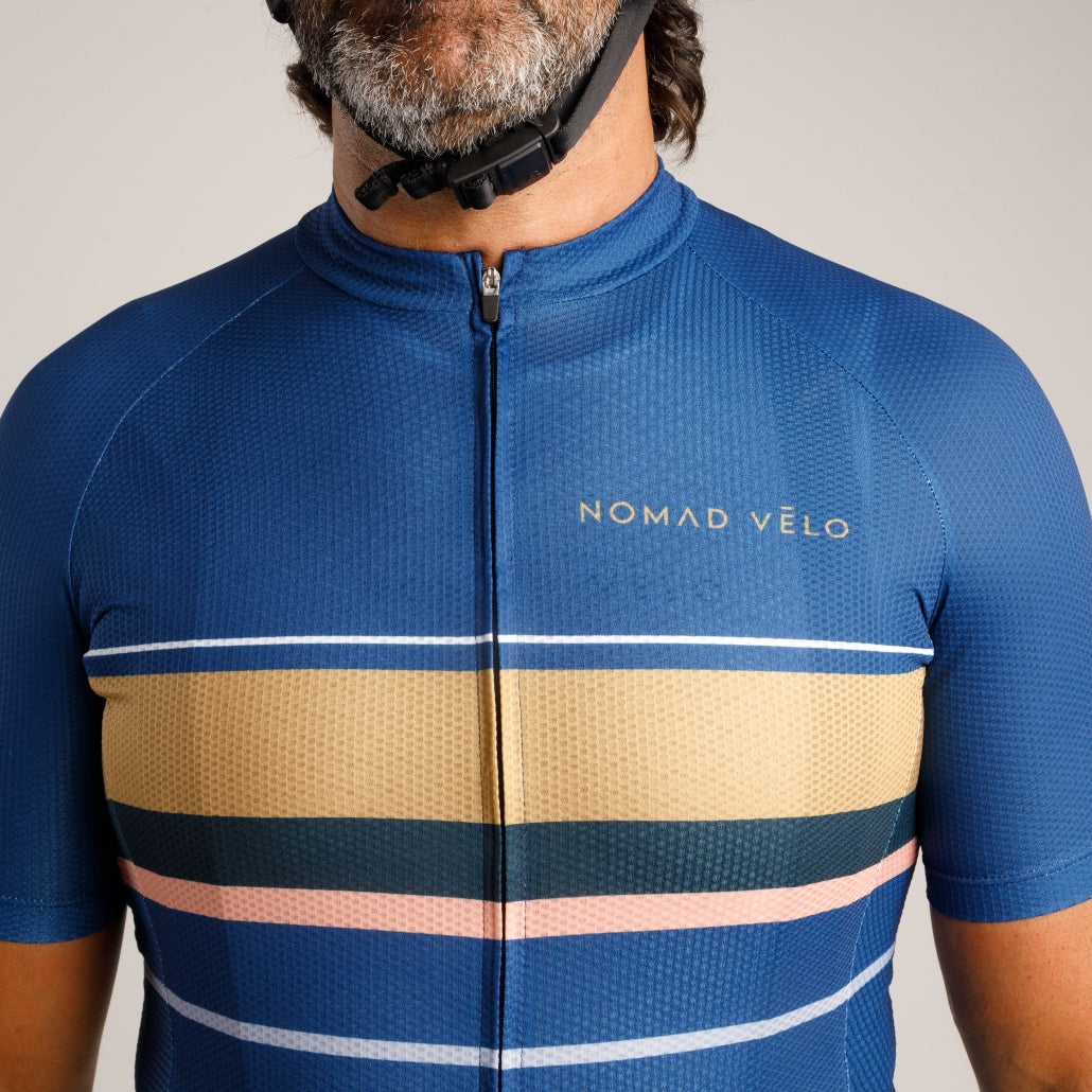 Maglia da ciclismo classica blu a maniche corte, aerodinamica, dal design intramontabile e dalle prestazioni elevate | Nomad Vélo
