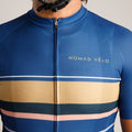 Maglia da ciclismo classica blu a maniche corte, aerodinamica, dal design intramontabile e dalle prestazioni elevate | Nomad Vélo