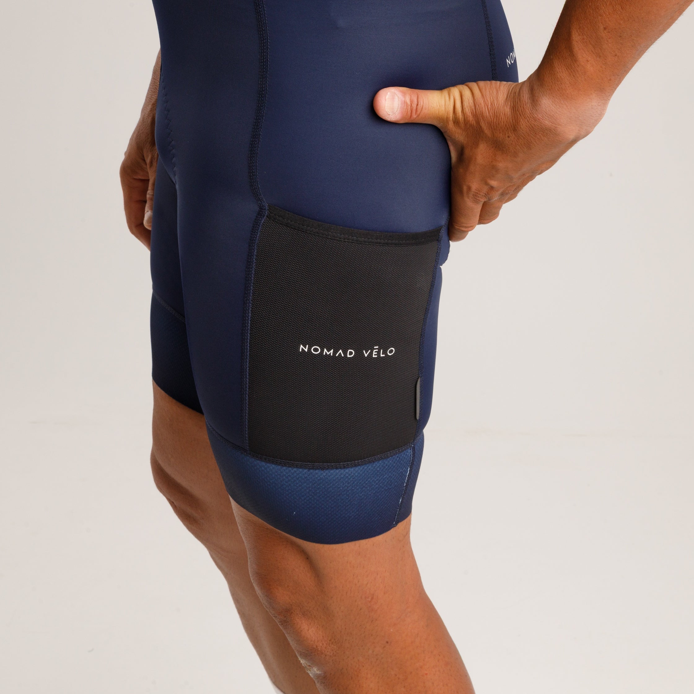 Pantaloncini cargo da ciclismo blu navy – Imbottiti, con molteplici tasche, comfort e spazio per il massimo comfort durante gli allenamenti | Nomad Vélo