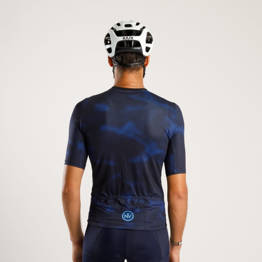 Maglia da ciclismo Kosmos – Manica corta, vestibilità aerodinamica, tema spazio cosmico, prestazioni elevate | Nomad Vélo