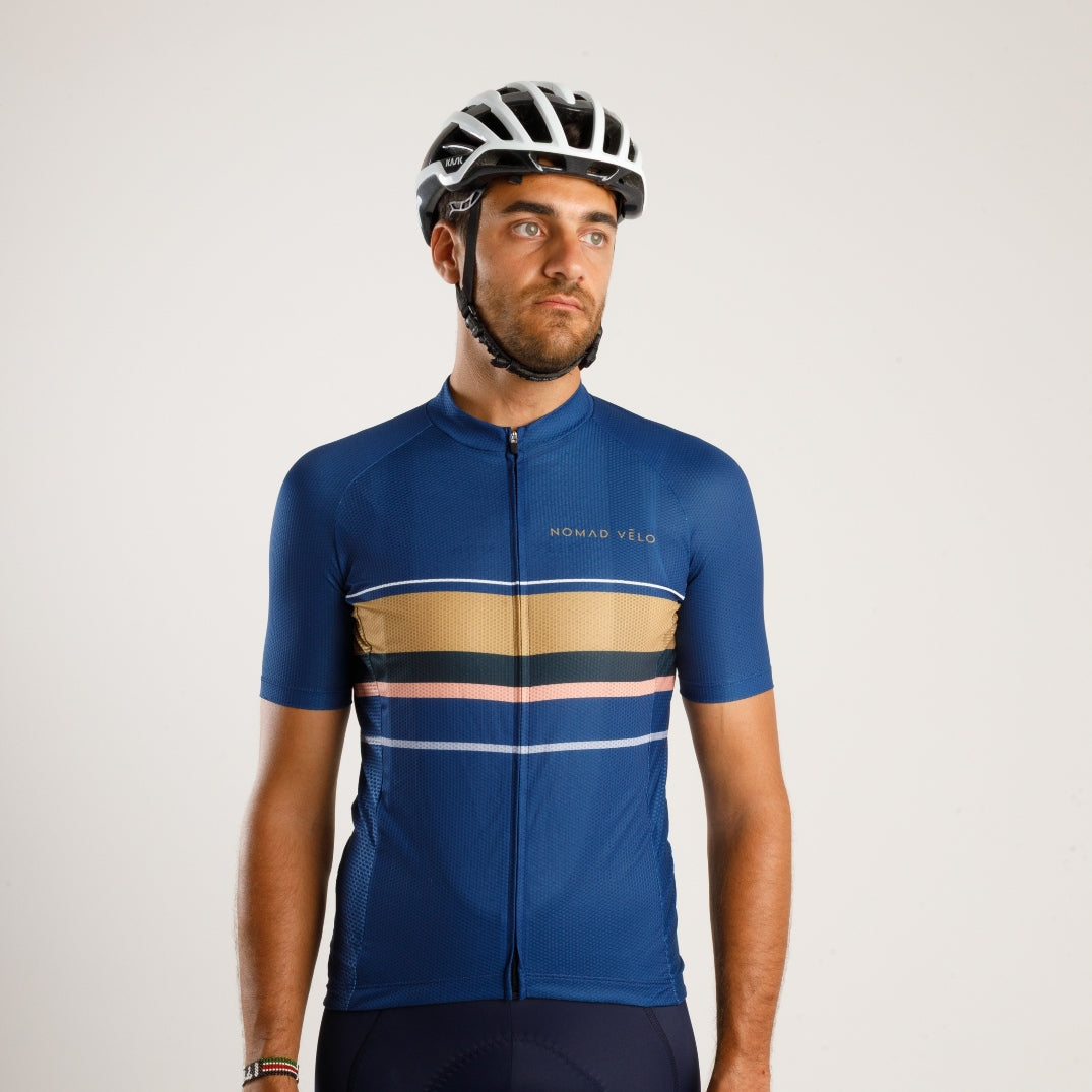 Maglia da ciclismo classica blu a maniche corte, aerodinamica, dal design intramontabile e dalle prestazioni elevate | Nomad Vélo