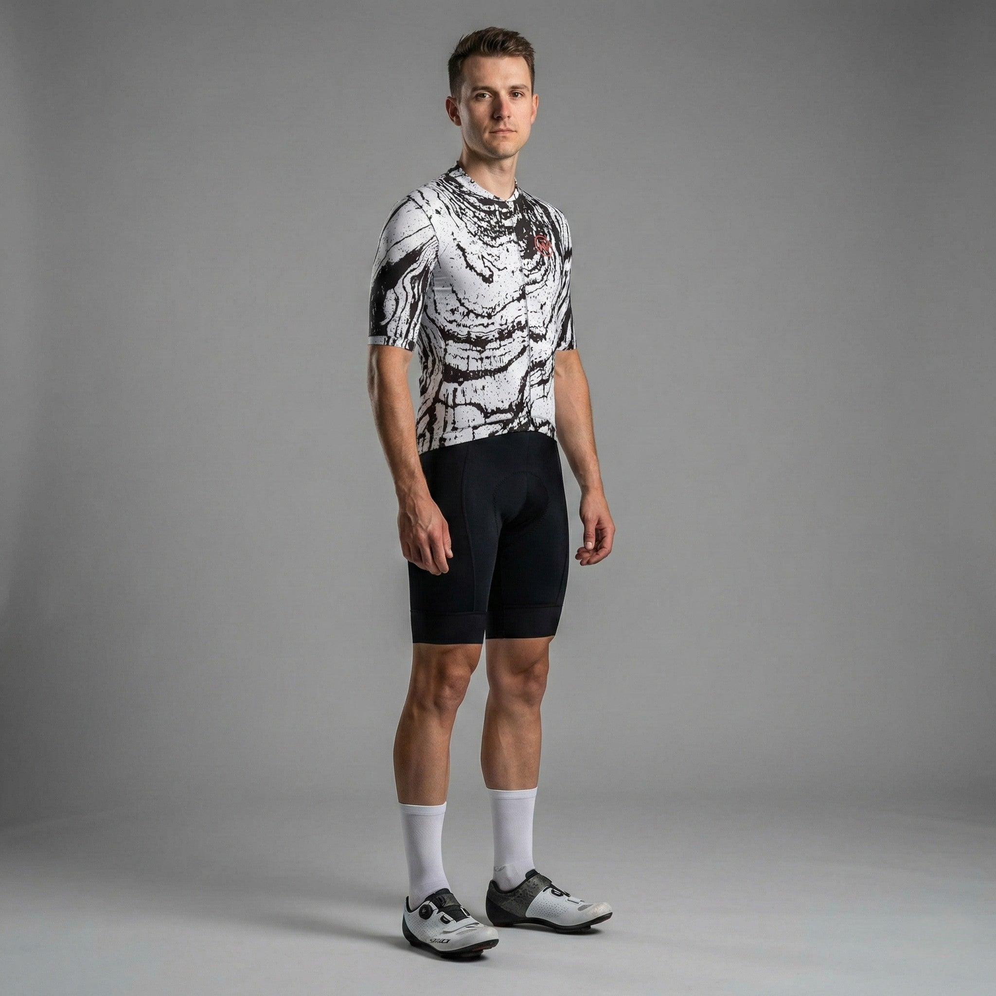 Maglia da ciclismo a maniche corte Strata – Vestibilità aerodinamica, nera, design elegante, estiva | Nomad Vélo