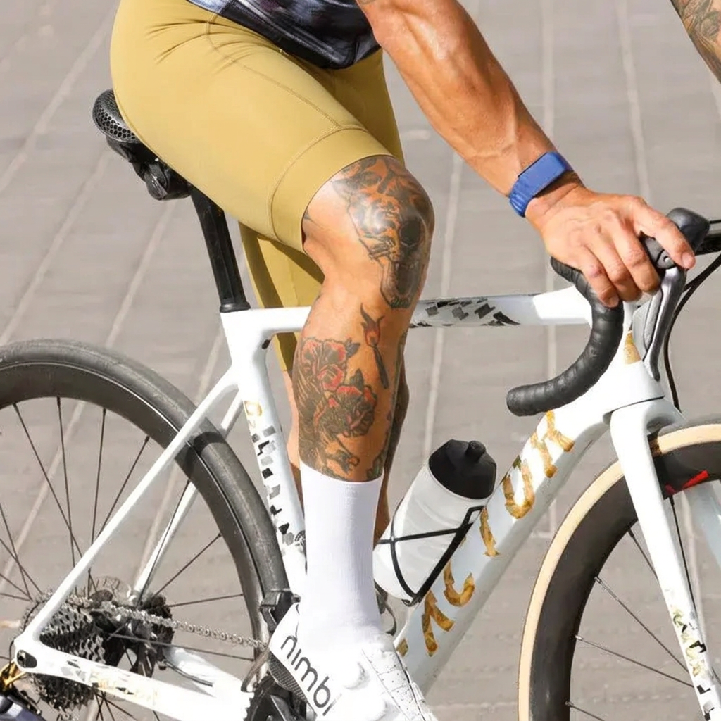 Pantaloncini con bretelle Nomad color senape